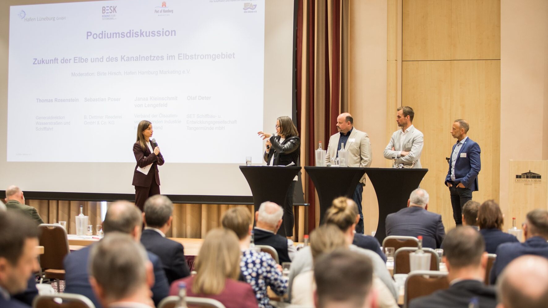Podiumsdiskussion zum Thema "Zukunft der Elbe und des Kanalnetzes am Elbstromgebiet"