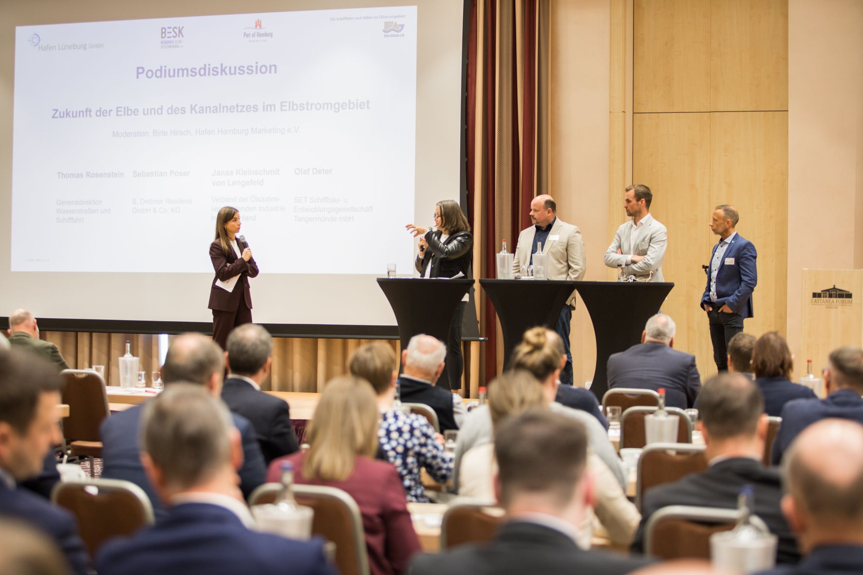 Podiumsdiskussion zum Thema "Zukunft der Elbe und des Kanalnetzes am Elbstromgebiet"